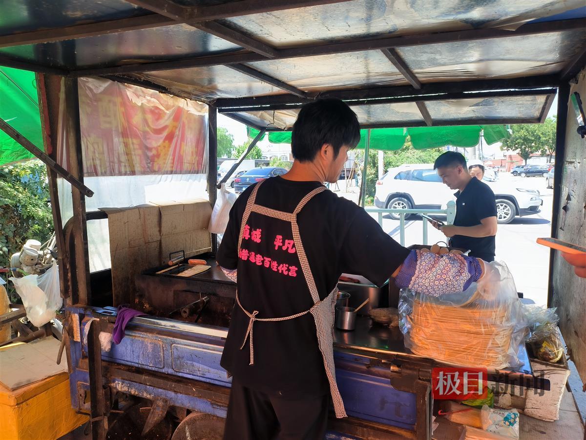 误入网红圈的“粥饼伦”：不会唱歌不会带货，也不信谁能火一辈子