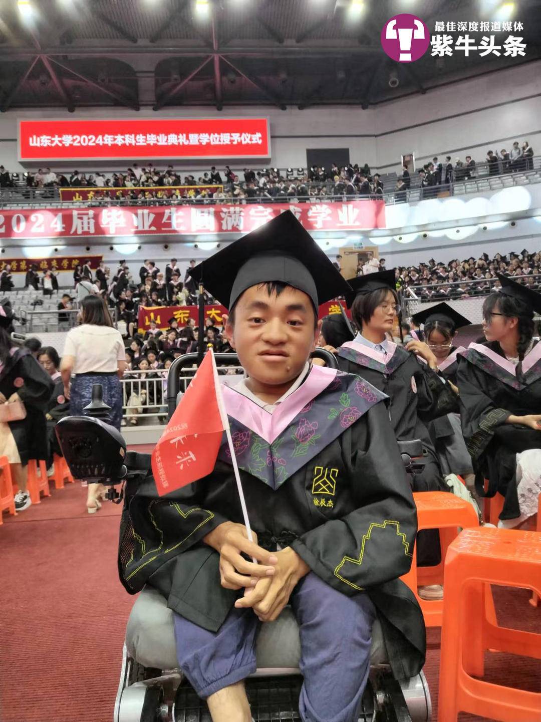 轮椅上的“瓷娃娃”大学毕业了还被保研：接受不完美，向理想的生活迈进