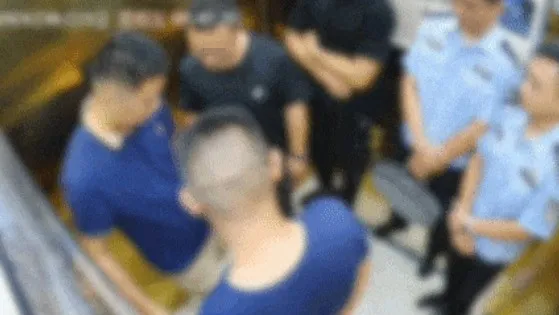 电视剧都不敢这么演!缉毒警卧底侦查连续偶遇同事