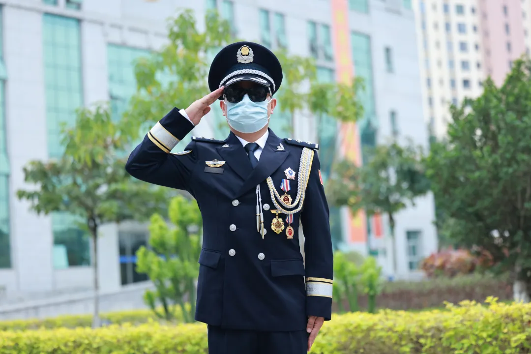 电视剧都不敢这么演!缉毒警卧底侦查连续偶遇同事