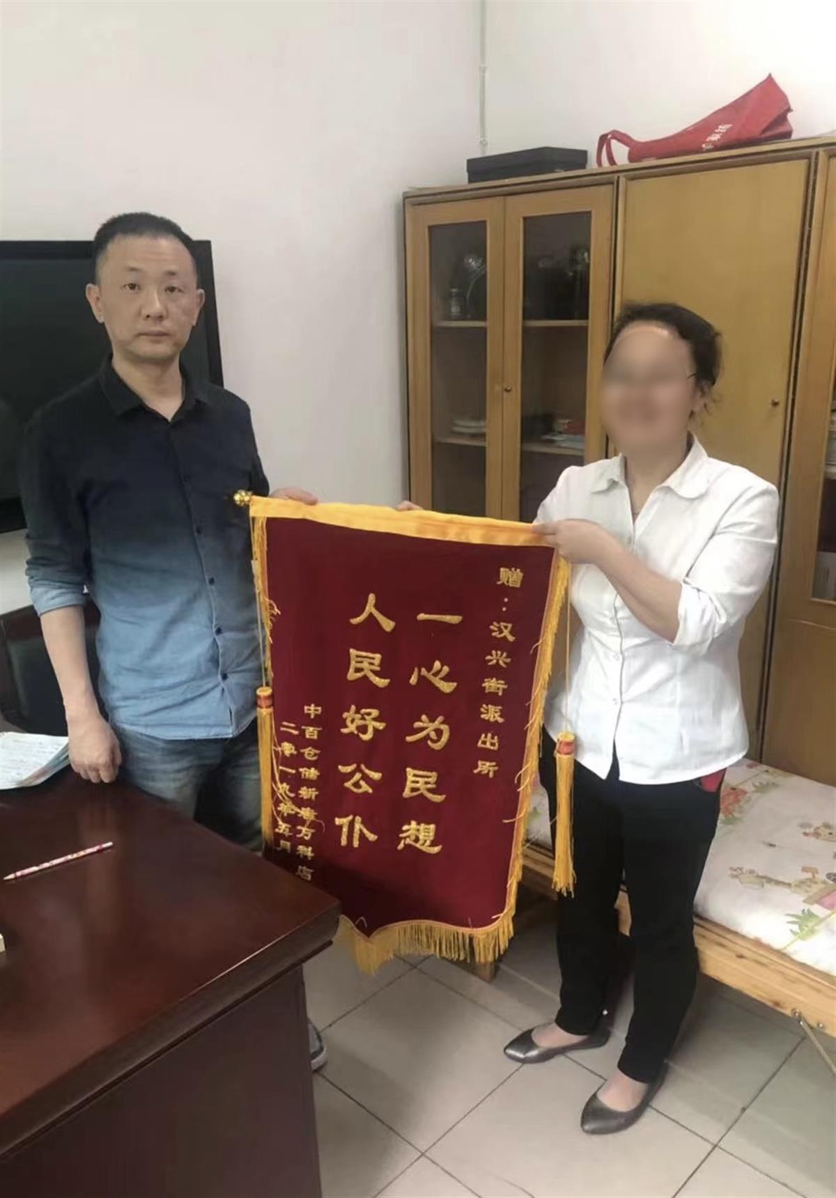 武汉民警浴血追凶｜含泪忆英雄，忘不了他一次次“我先上”
