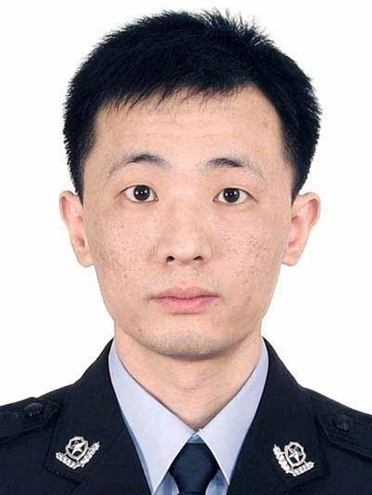 武汉民警浴血追凶｜含泪忆英雄，忘不了他一次次“我先上”