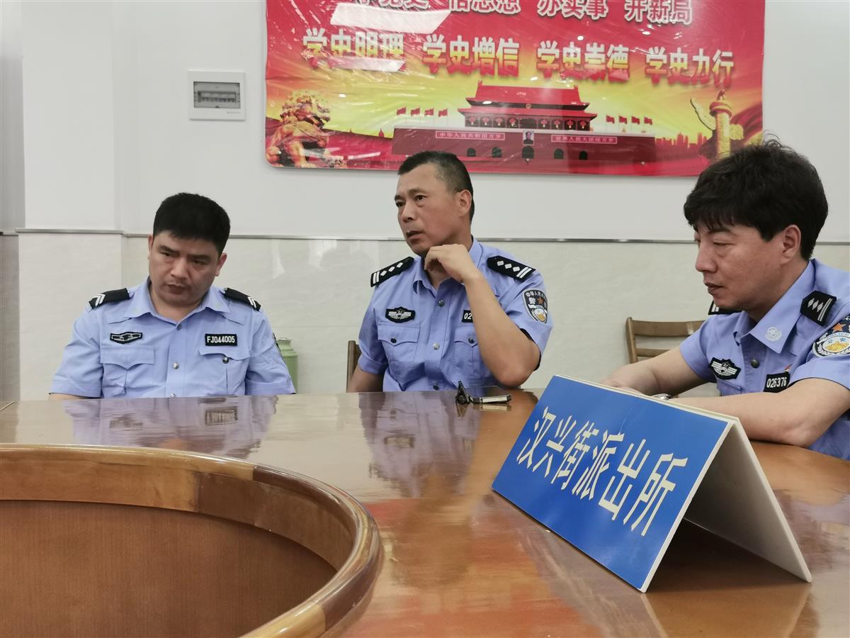 武汉民警浴血追凶｜含泪忆英雄，忘不了他一次次“我先上”
