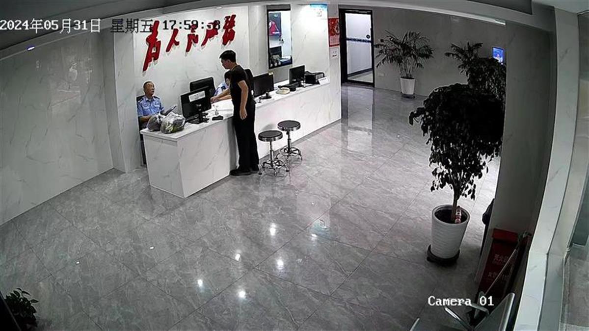 武汉民警浴血追凶｜含泪忆英雄，忘不了他一次次“我先上”