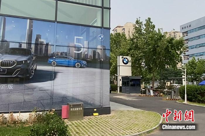 “五折马”刷屏!奔驰、宝马、奥迪新能源车大降价,销售人员:竞争实在是太激烈了