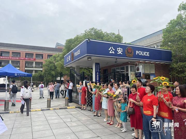 穿着手绣加油衫的北大保送生也来高考:这是与青春的阶段性分别