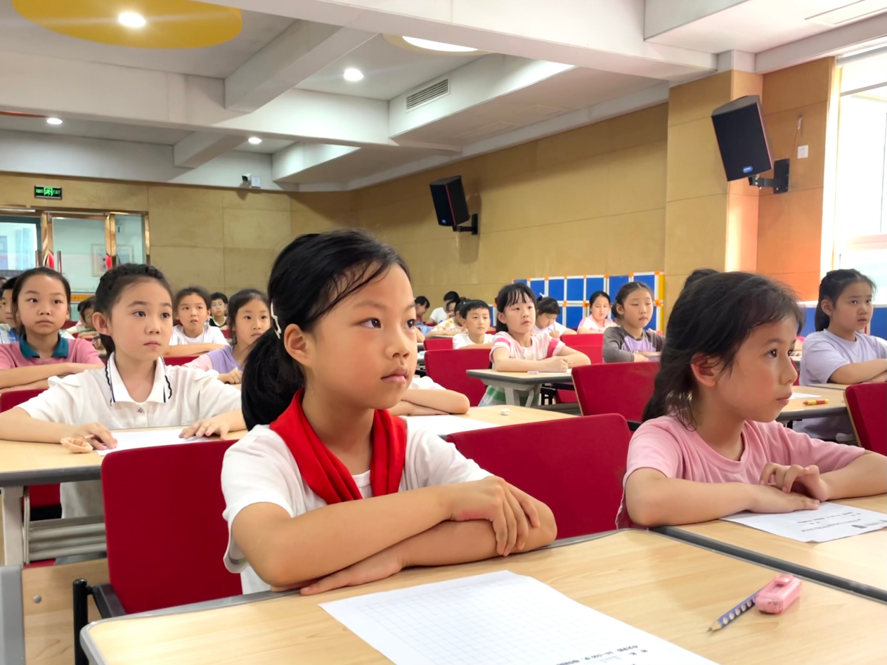 2024年华龙网小记者年度选拔走进天台岗小学校上海城校区