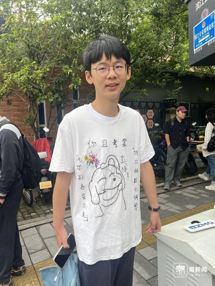 穿着手绣加油衫的北大保送生也来高考:这是与青春的阶段性分别