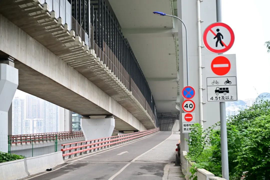 朝天门长江大桥下层道路今日通车！轨道列车和汽车可同层“赛跑”～