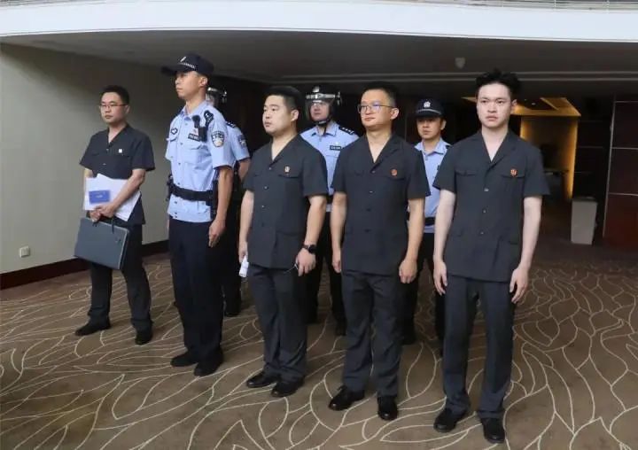 男子欠款330万拒不还钱!法院上门强制腾房,车库里却发现......