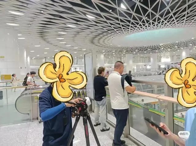 直播“上班族挤地铁”成流量密码？网友：被冒犯了......