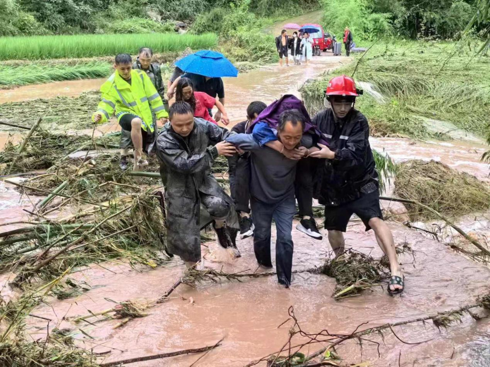 抗洪冲在前！丰都县许明寺镇退役军人吹响防汛“集结号”