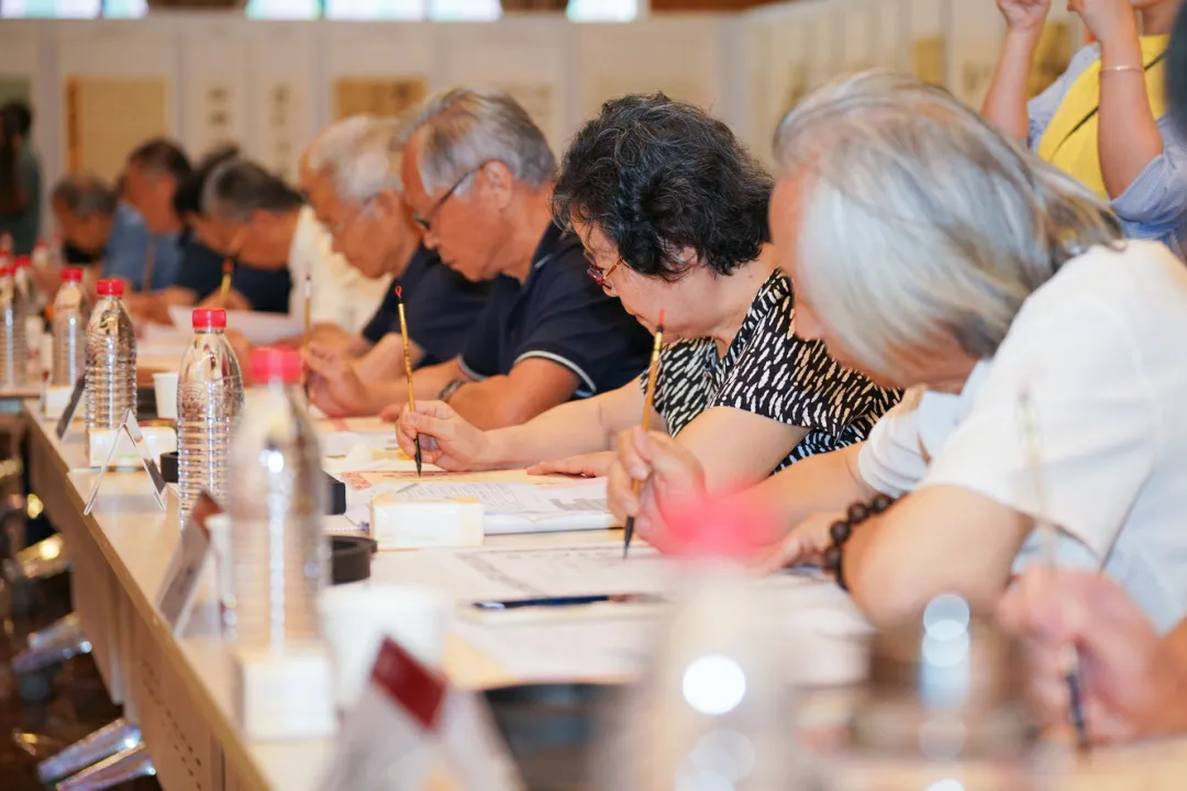 满满仪式感！91岁老教授手写录取通知书，这所高校已坚持18年！