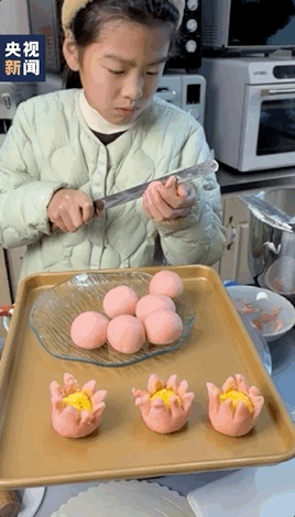 一天能卖几百元?自学烘焙的“小孩姐”火了!