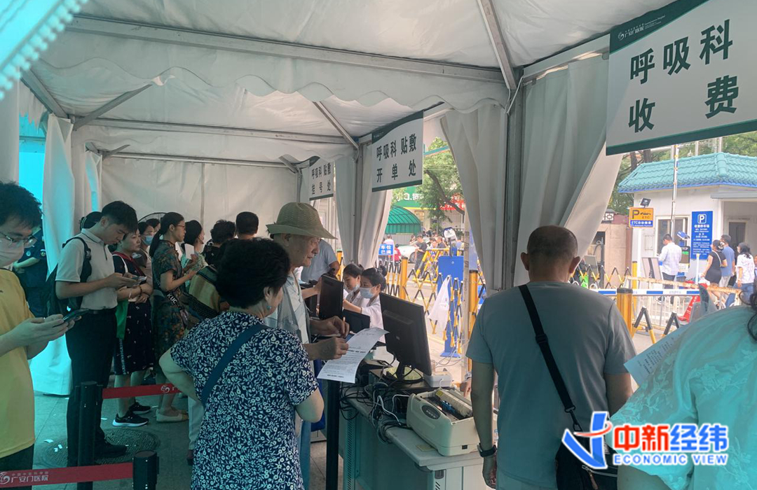 排队堪比春运！三伏贴卖得比夏天还热，有店铺单品销量超30万