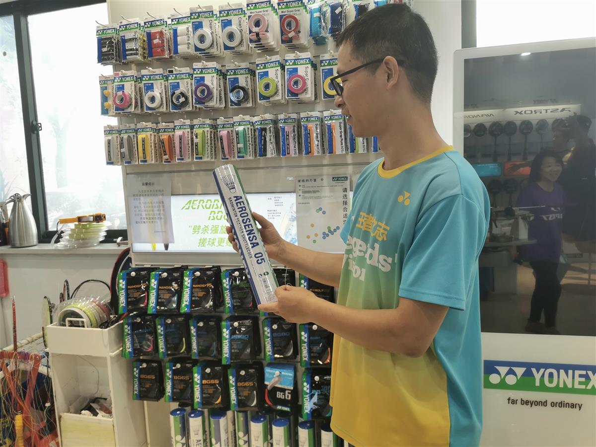 羽毛球价格暴涨后:爱好者降低打球频次,有商家称进不到货