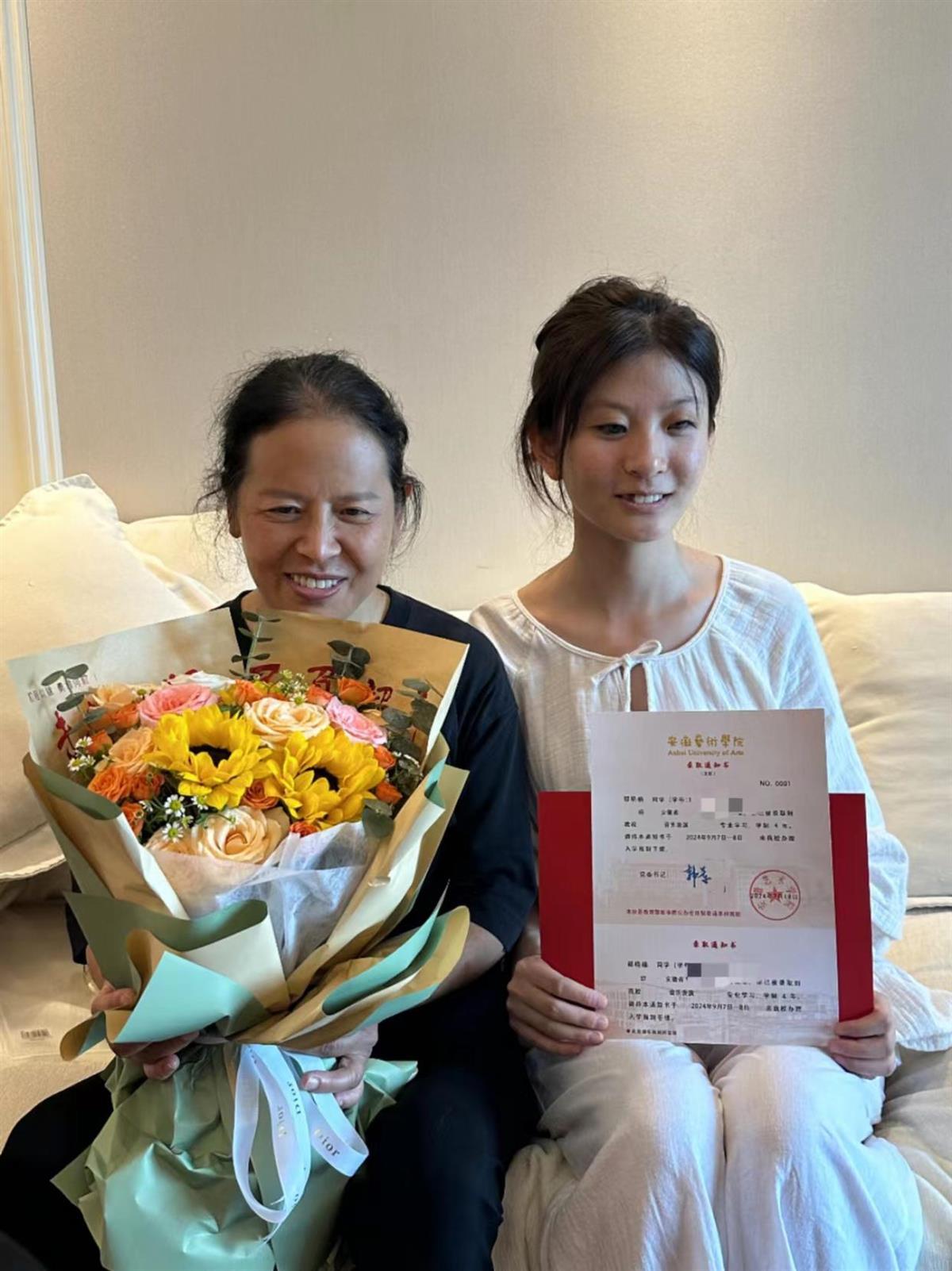 盲女郁晓楠收到大学0001号录取通知书：在黑暗中学会钢琴，未来希望将所学教给他人