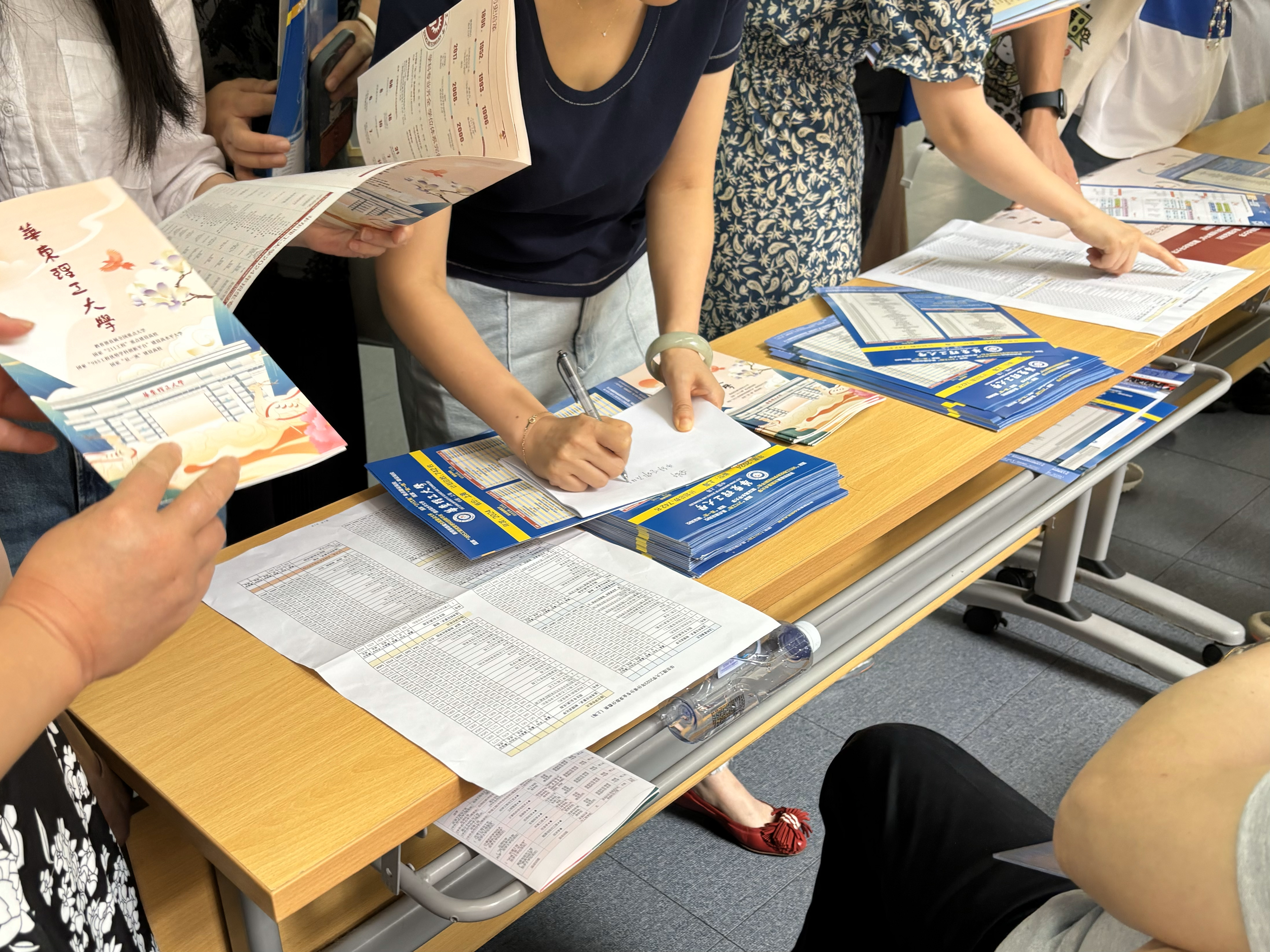 “七分考，三分报”？ 高考志愿填报中的家长