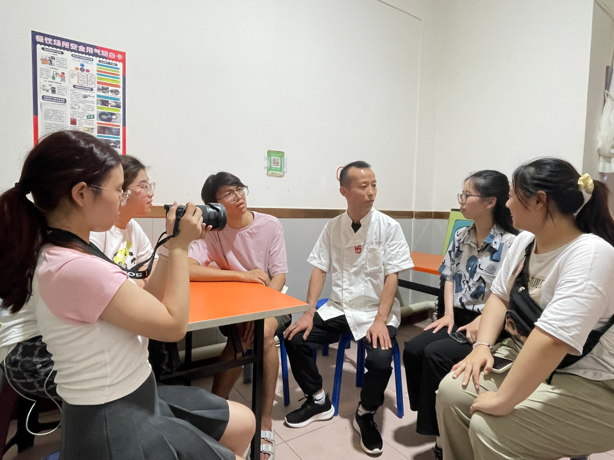 天水麻辣烫表情哥回应流量下滑：不想做网红，想把麻辣烫生意长久做下去
