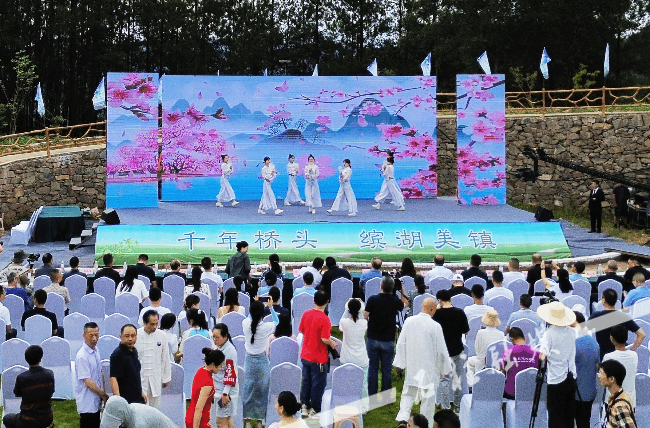 桥头镇首届中国梨村“田畈梨”采摘季活动开幕