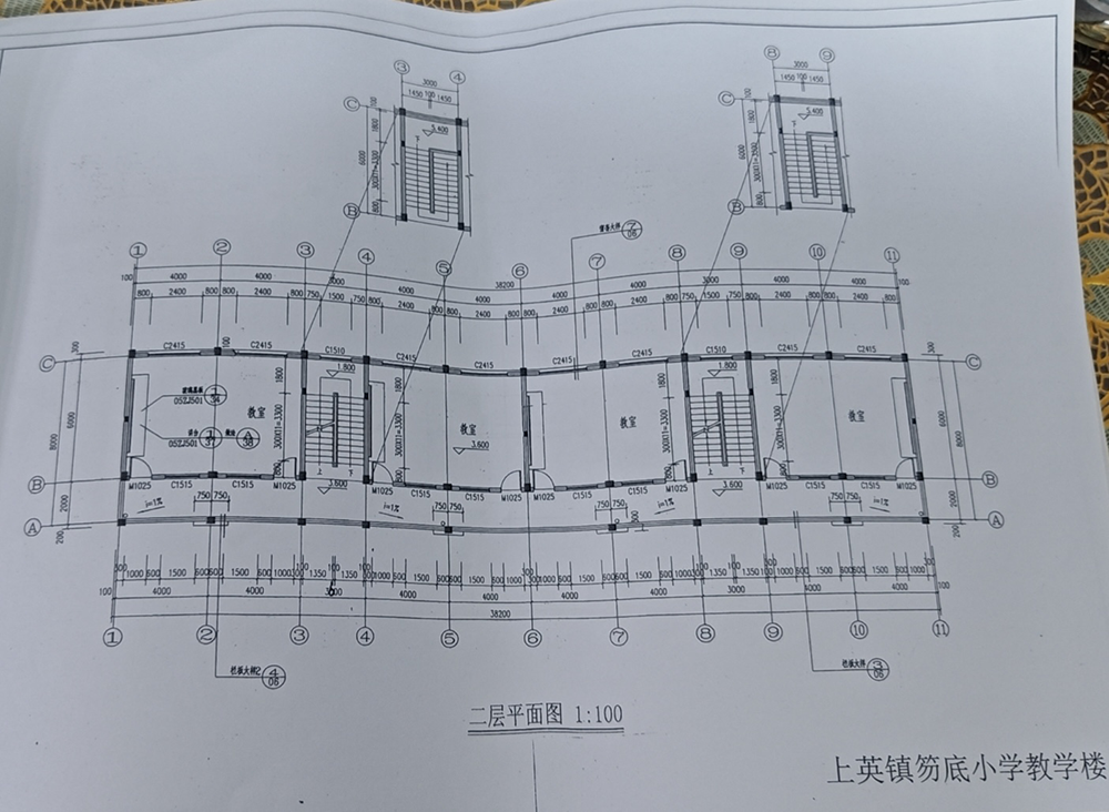 25岁青年捐建村小教学楼烂尾的十年
