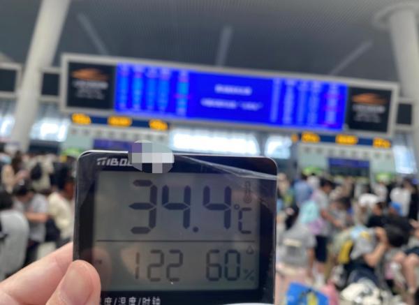 候车厅热得让人直冒汗,杭州东站:空调通宵运行、加装冷风机