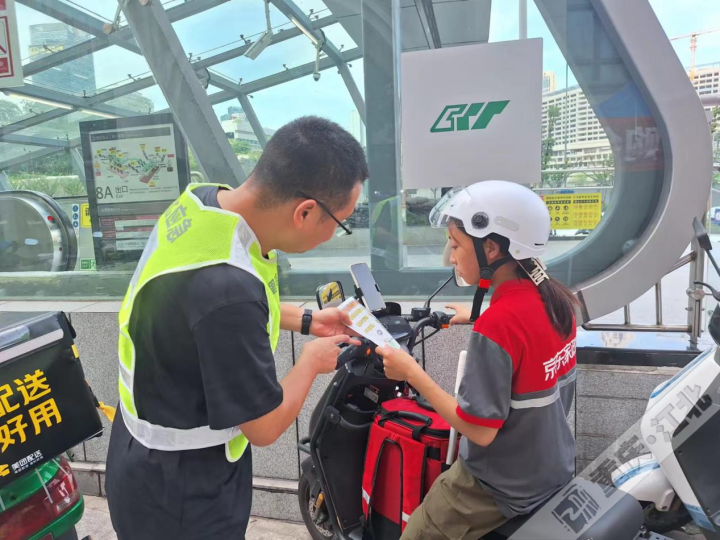 江北五里店街道：交通宣传进社区 扣紧出行“安全带”