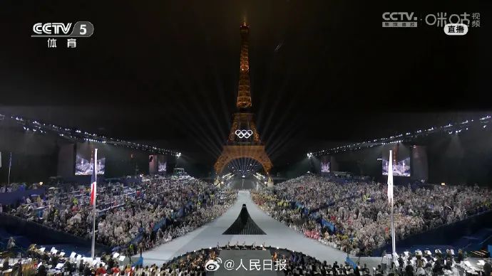 北京奥运五环、龙队神图、贾玲德罗巴同框，巴黎奥运会开幕式十大名场面！