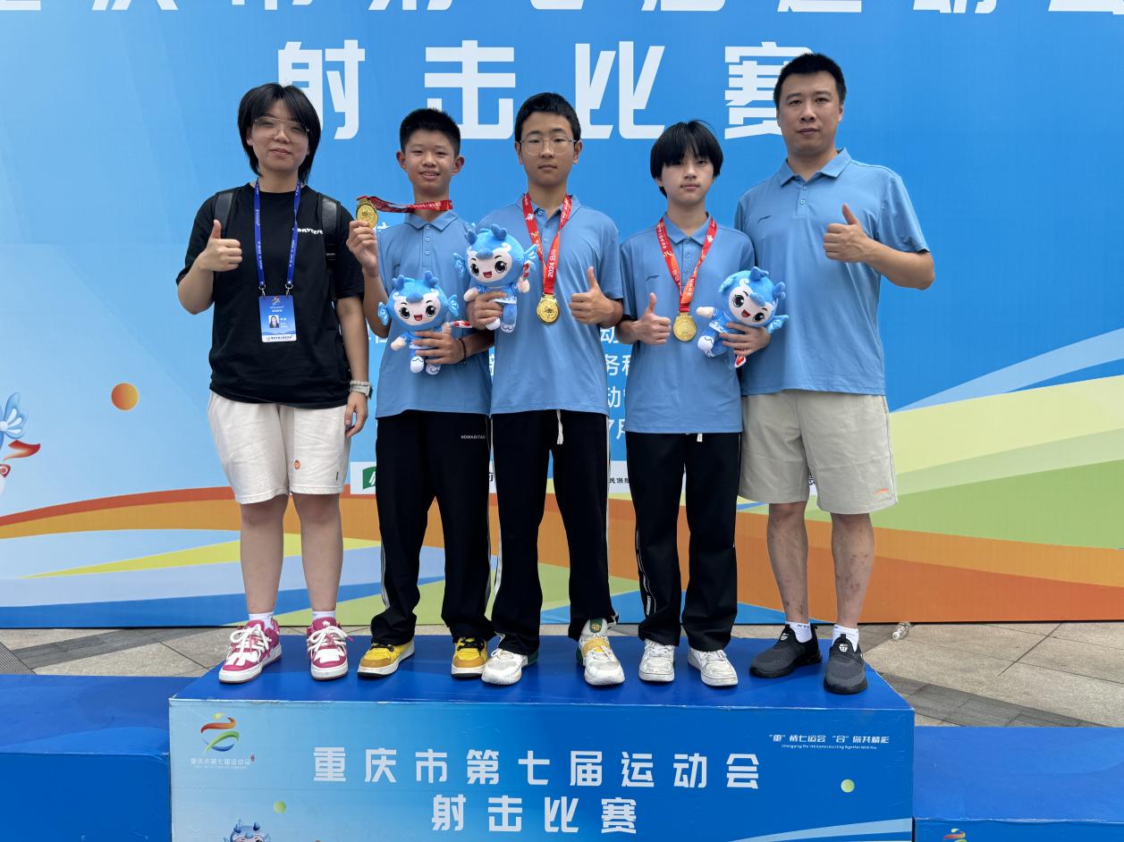教练助理李鑫、袁旭豪、胡盛星、卿瑞豪、教练付晨曦