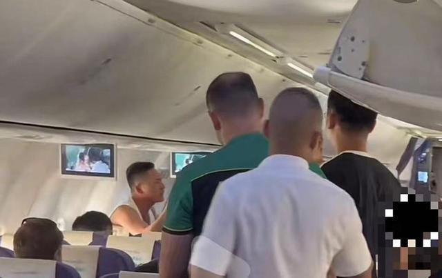 上海航空回应被海口美兰机场“打脸”？旅客：机上广播曾通知要等人