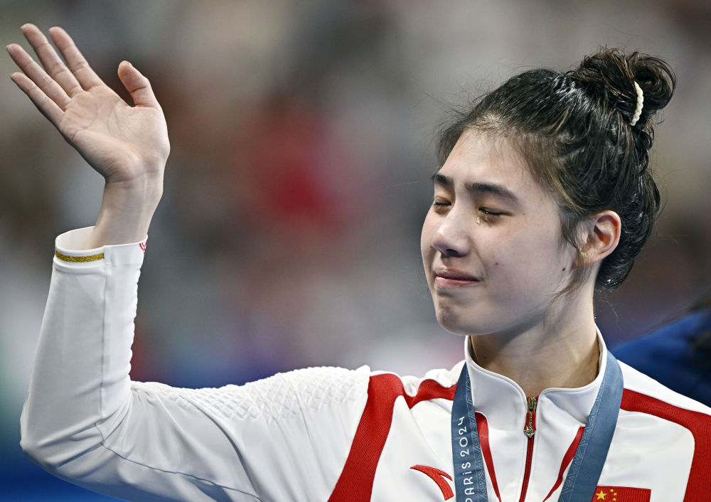 巴黎奥运会丨张雨霏获游泳女子100米蝶泳季军