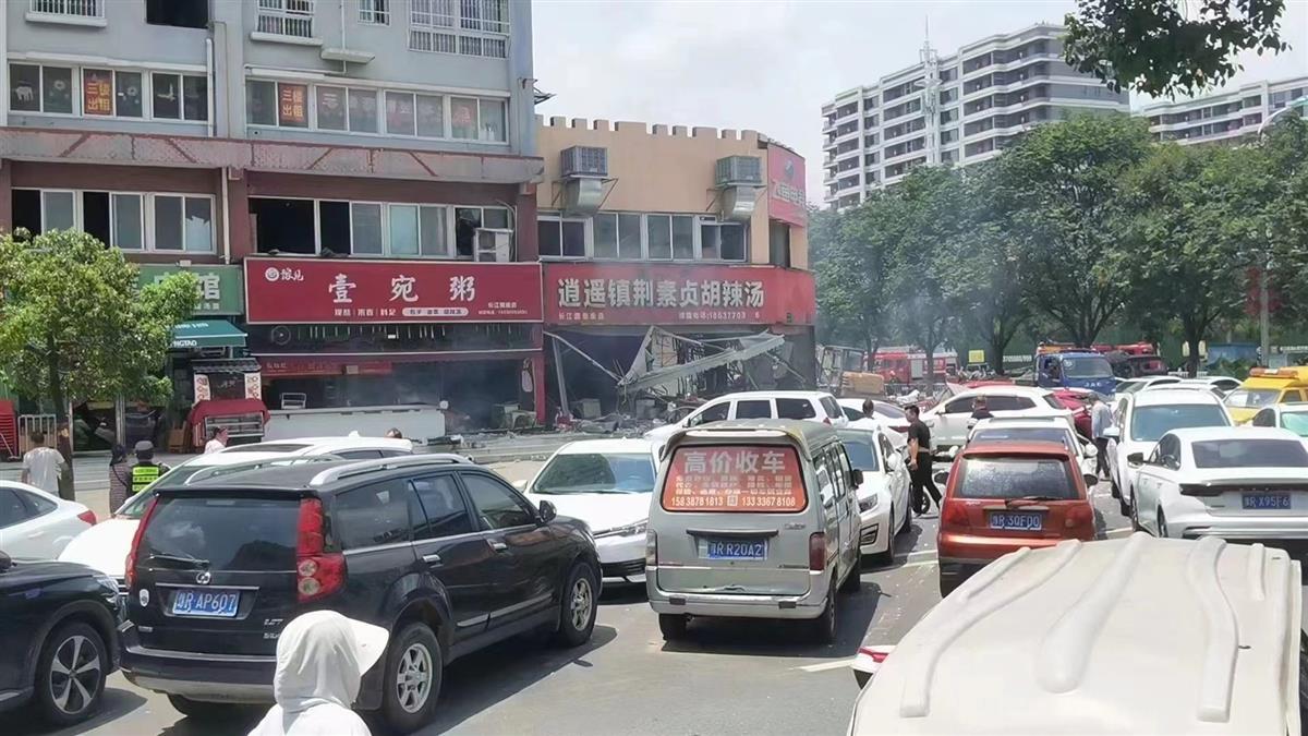 河南南阳一门店发生燃气闪爆致20人受伤，官方：物业维修水管致燃气管道损坏