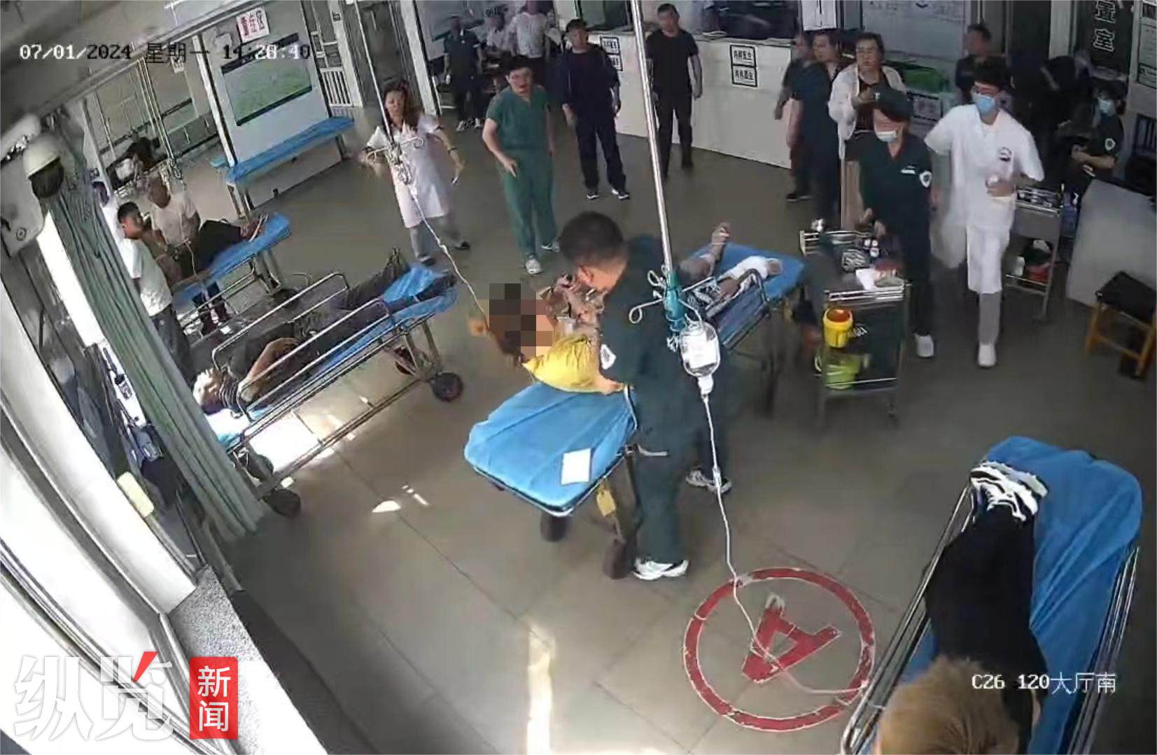 辽宁铁岭一患者欲持刀自伤，男护士两次夺刀救人获全网点赞，最新进展：医院对6名护士给予表彰和奖励