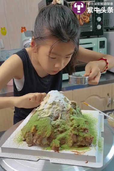11岁“小孩姐”四年厨龄，靠烘焙火出圈，妈妈：希望她拥有多彩人生