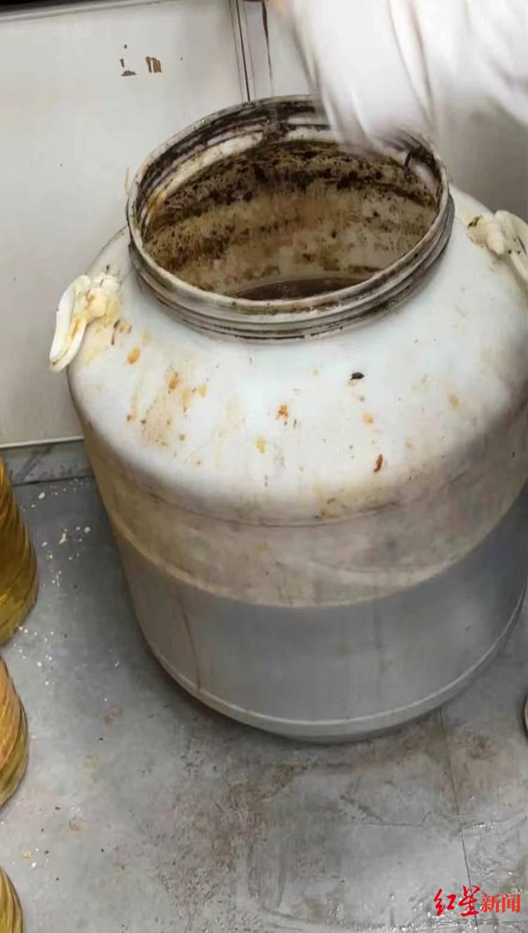 正新鸡排涉事门店回应“网友称20多天不换油” 当地市场监管局:已安排进行专项检查
