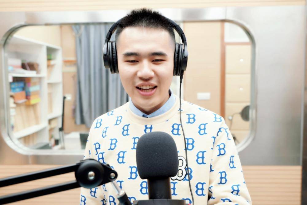 00后视障男孩当主播：用耳朵“看”世界，用声音温暖他人