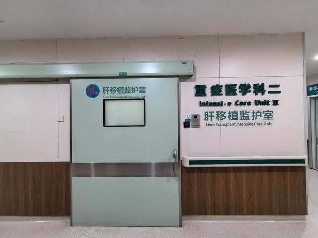 “面筋哥”进行肝移植手术,弟弟:他进手术室前流泪,后续治疗费还没凑上