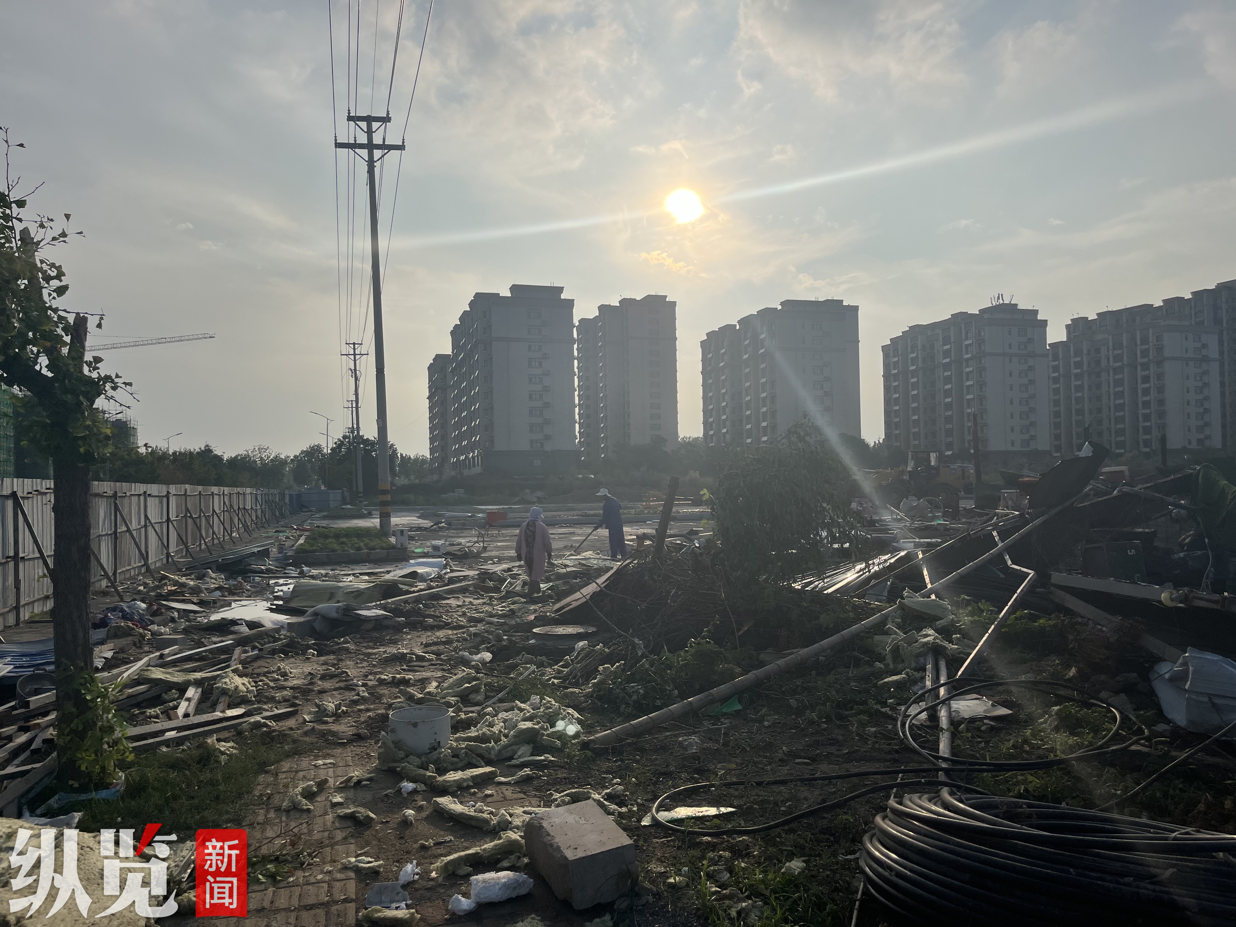 龙卷风过后山东东明全城供电已恢复，当地居民回忆龙卷风来袭瞬间