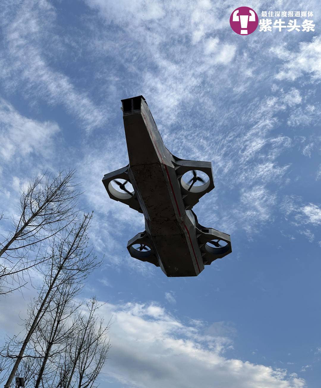 “整活UP主”驾驶自己“手搓”的地效飞行器高速飞行,改进后想量产