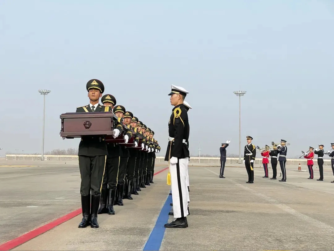 今天,致敬中国军人!