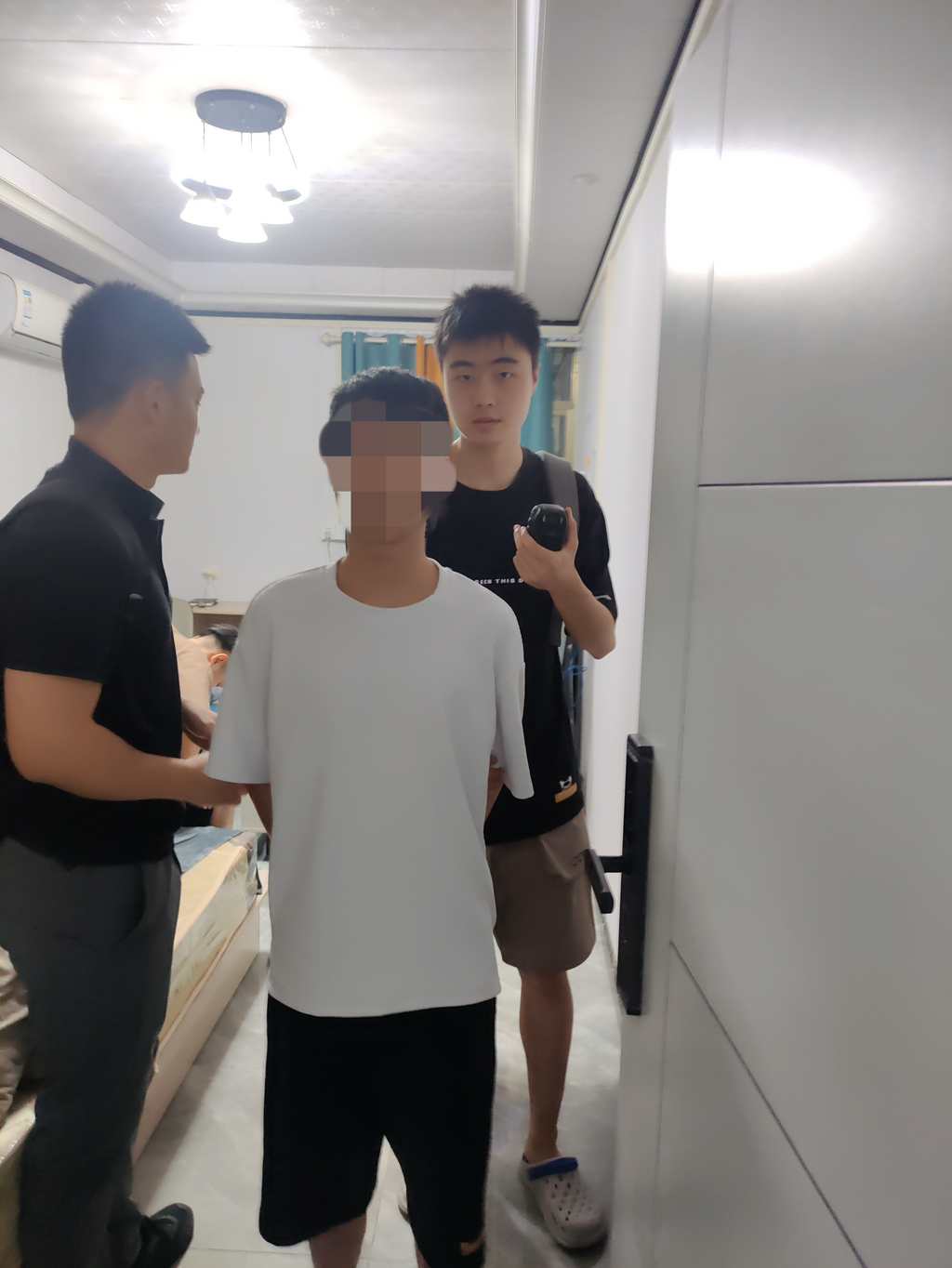 案件主要犯罪嫌疑人之一被抓獲。 警方供圖