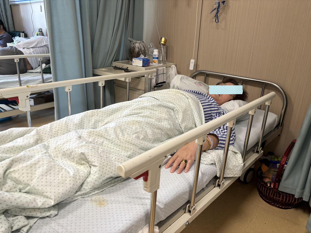 组团去避暑，两姐妹双双进了医院，医生提醒：玩这个项目时要小心