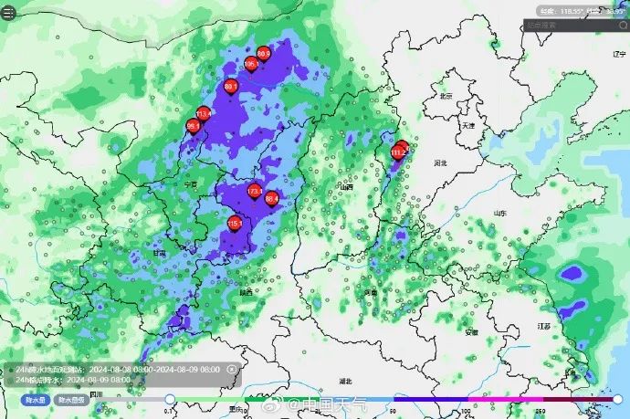 陕西一地突遭大暴雨，200多辆车被冲上街头，街道被堵，还有商铺被淹！