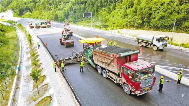 熱辣滾燙 重慶重點工程建設(shè)跑出“加速度”