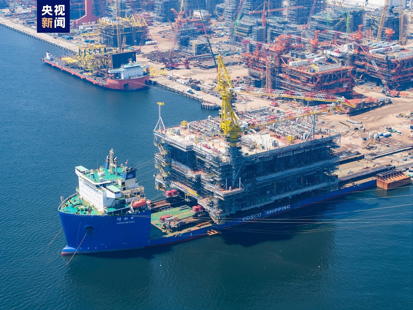 我国建造!1.7万多吨“巨无霸”完工交付!高度超24层楼,甲板相当于15个篮球场