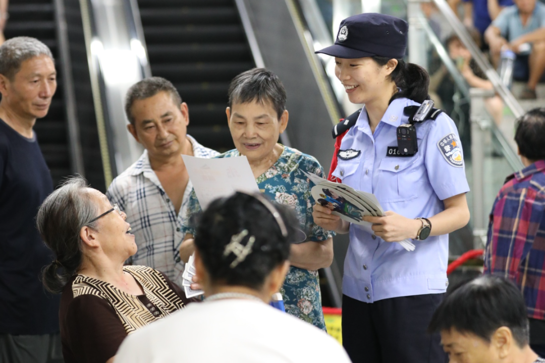 纳凉点里的“安全课堂”，既有“松弛感” 更有“安全感”