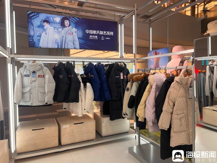 反季羽绒服销售火爆，有品牌降价超千元，爆款卖断货