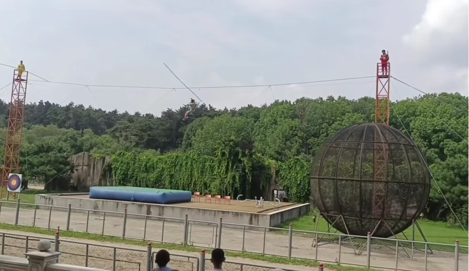 长春杂技演员走钢丝坠落，园区回应：演员私自换细绳