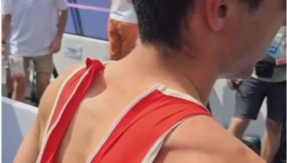 中国香港选手哭诉衣服被扯烂致退赛:准备了四年,两分钟就被破坏了