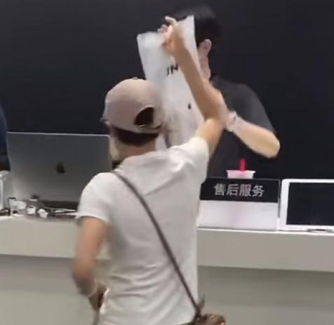 网友偶遇全红婵给妈妈买手机:要最好的,内存最大的!